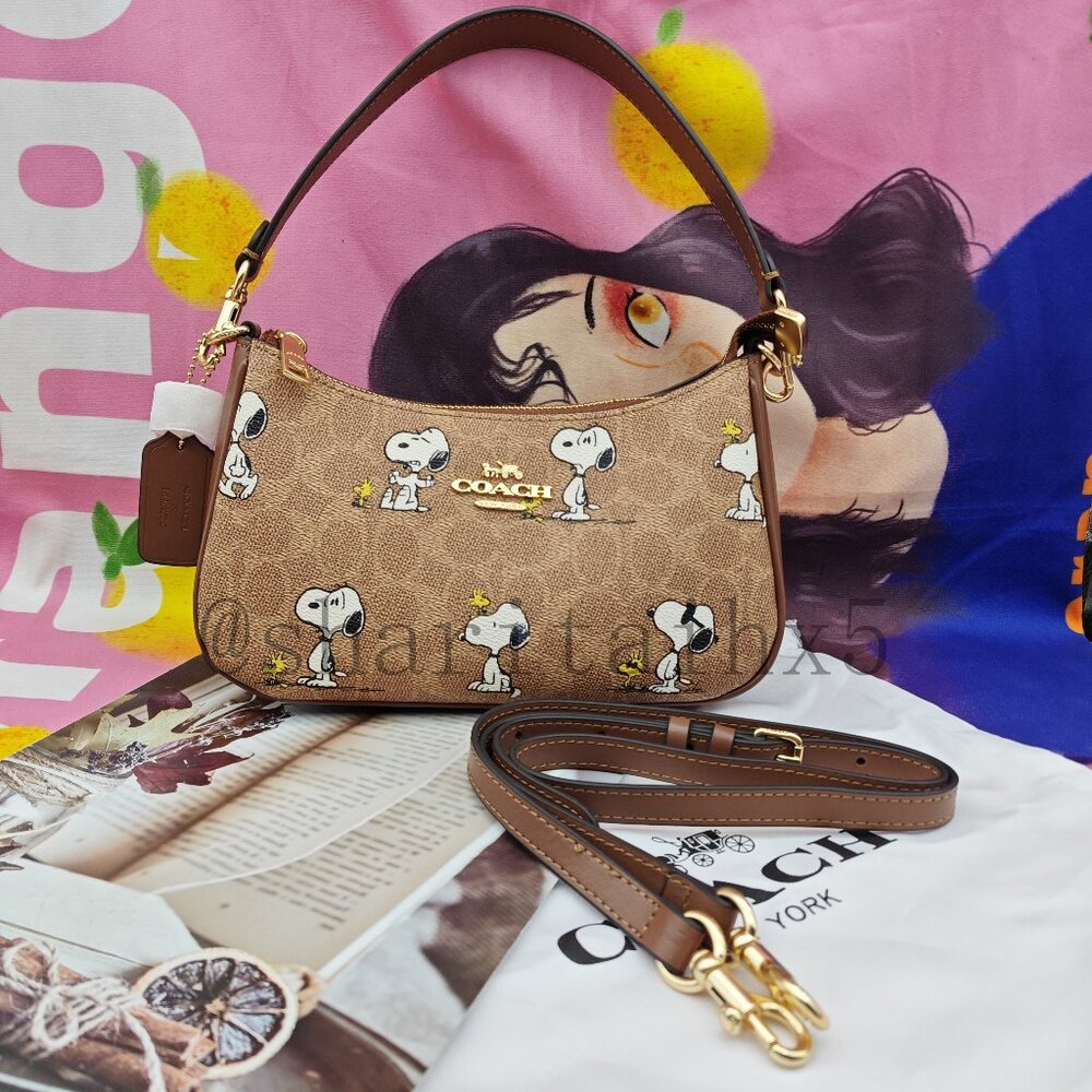 ✨✨Coach X Teri Shoulder Bag In Signature Canvas With Snoopy
